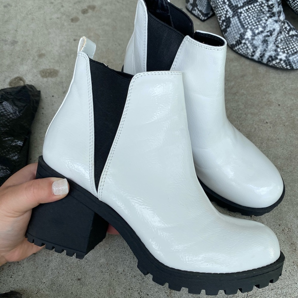 Chinese laundry Lisbon bootie